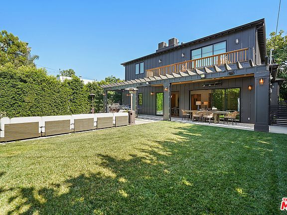3rd image of 11625 La Maida St