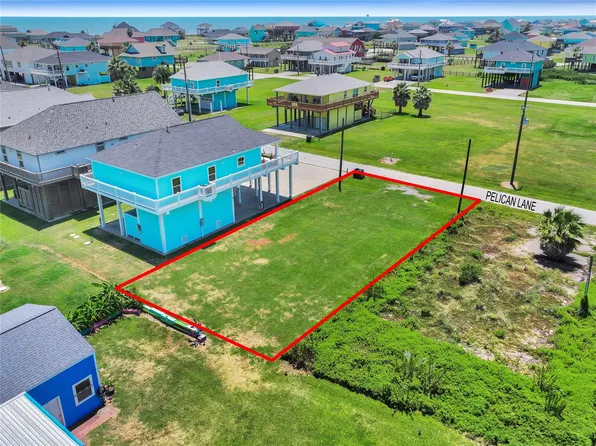 974 Pelican Ln, Crystal Beach, TX 77650