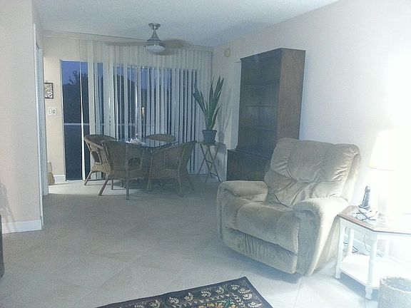 3rd image of 941 Crystal Lake Dr APT 102