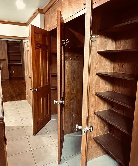 Hallway from Kitchen to Laundry