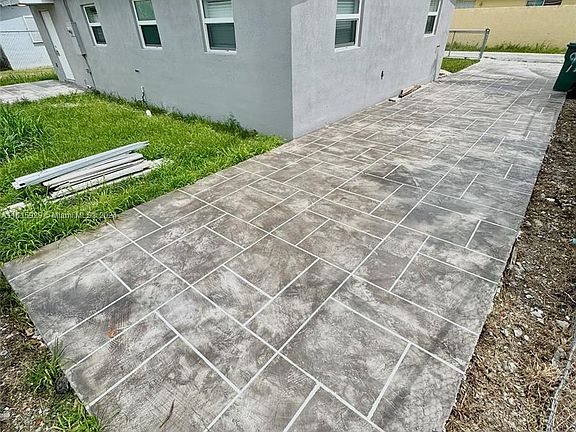 5th image of 990 NW 13th Ter