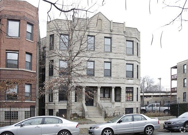 1st image of 4016 N Kenmore Ave #3F