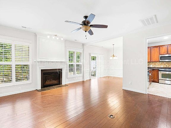 4th image of 15426 Canmore St