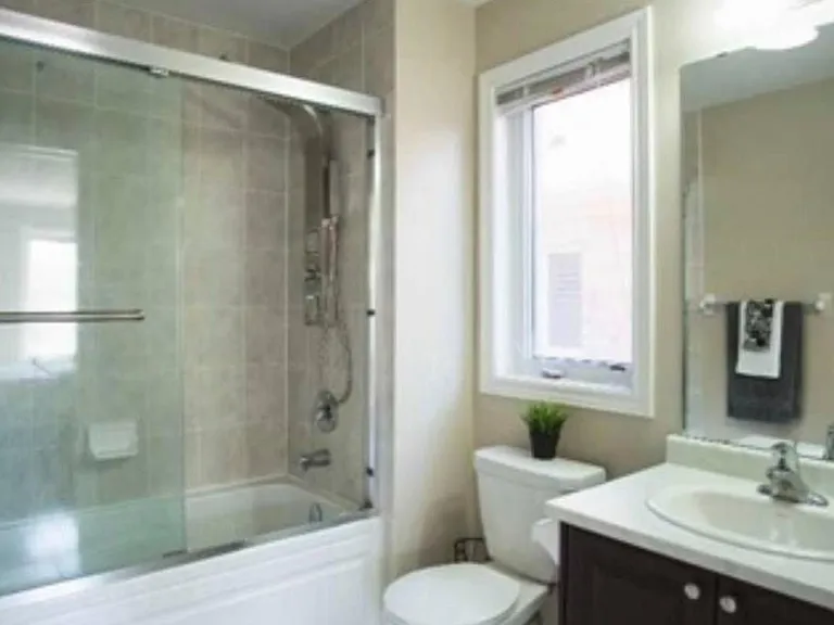 1041 Ellesmere Rd N — Photo 8