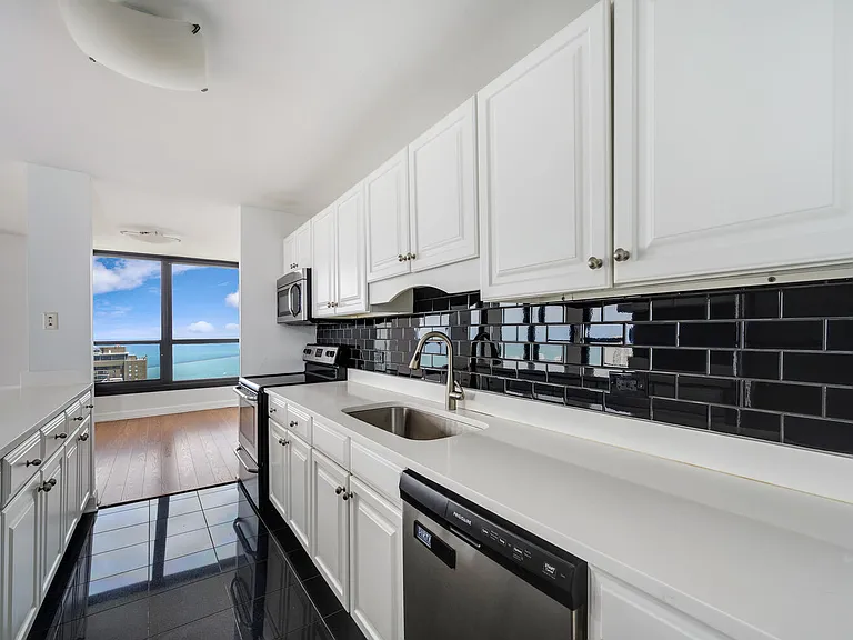 1030 N State St #40E — Photo 5