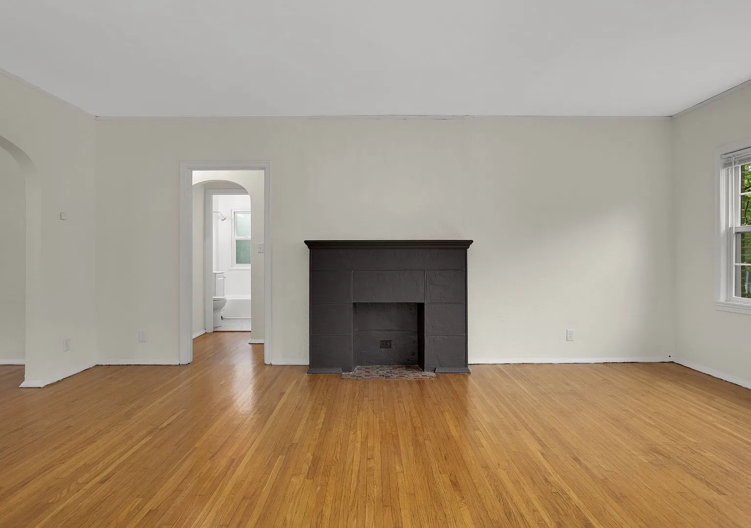 2825 Cedar — Photo 4