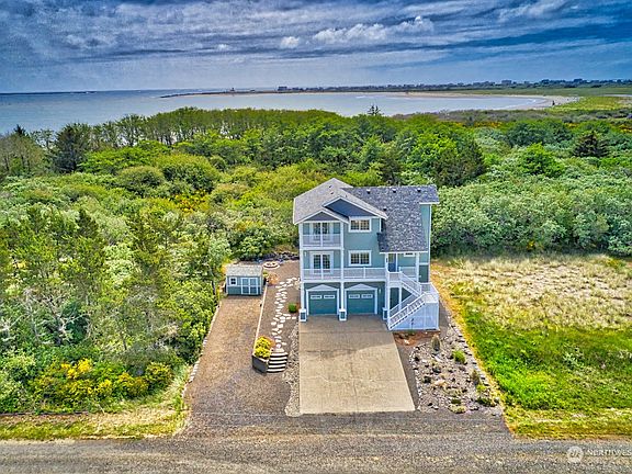 3rd image of 161 Marine View Drive SE
