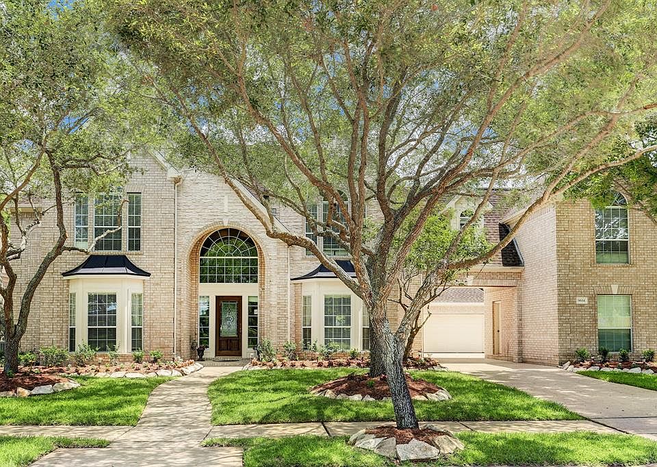 This beautiful 5 bedroom home has a study, formal dining room, game room and a 3 car garage. A large covered back porch has incredible views of the golf course which is right behind this exquisite home.