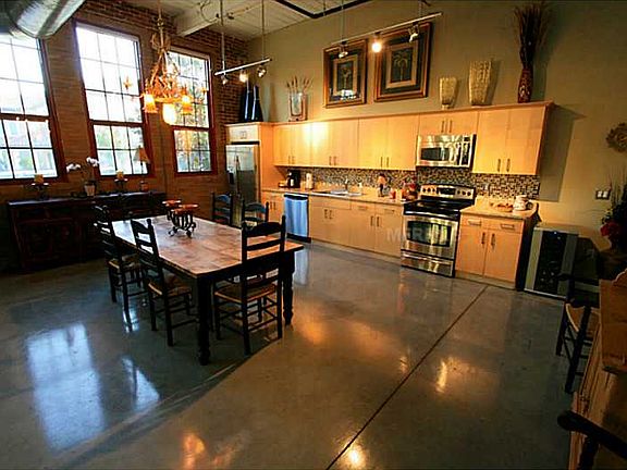 3rd image of 1501 W Horatio St APT 108