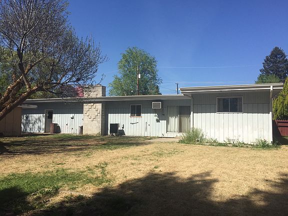 2 storage sheds, patio