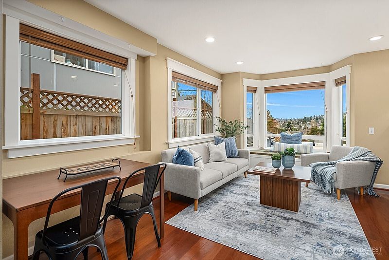4th image of 114 W Florentia Street #B