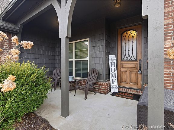 4th image of 30204 Gale Ave