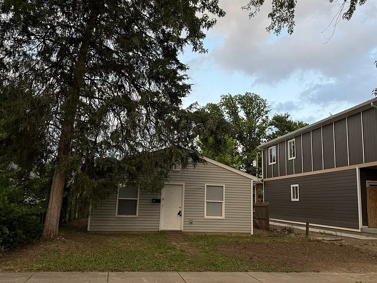 29 S Bradley Ave — Photo 2
