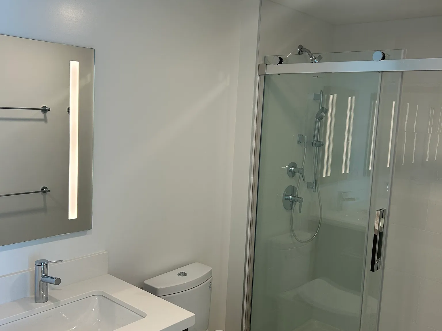 2 bed, 944 sqft, $4,275 — Photo 3