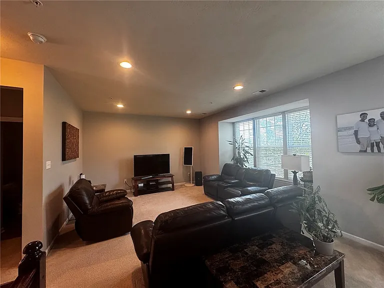 1861 Louisville Ln — Photo 13