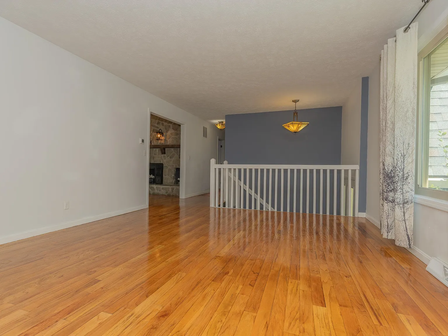 4 bed, 3.0 bath, 2744 sqft, $2,200 — Photo 3