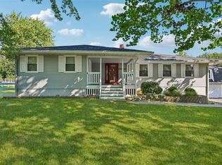 1022 Rolling Glen Dr, Marion, IA 52302