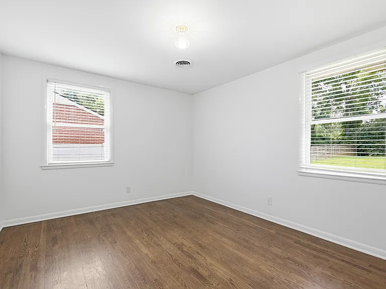 547 Harding Pl — Photo 11