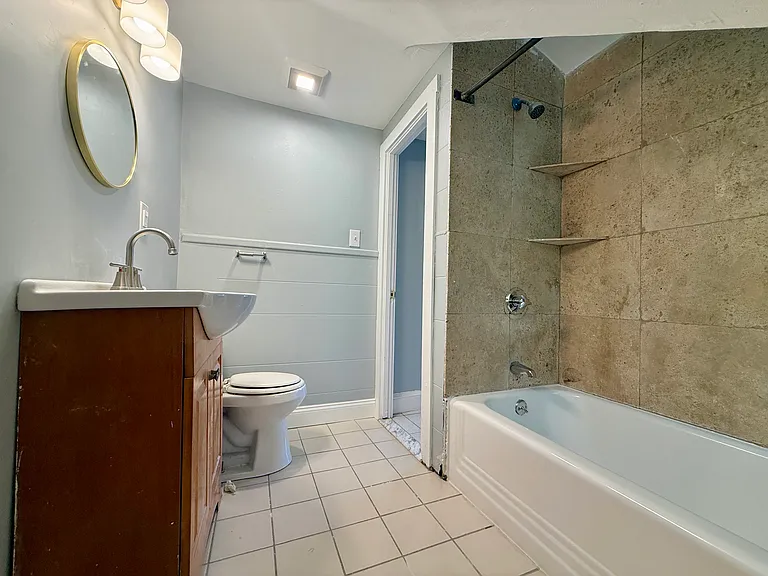 260 Hope St #5 — Photo 3