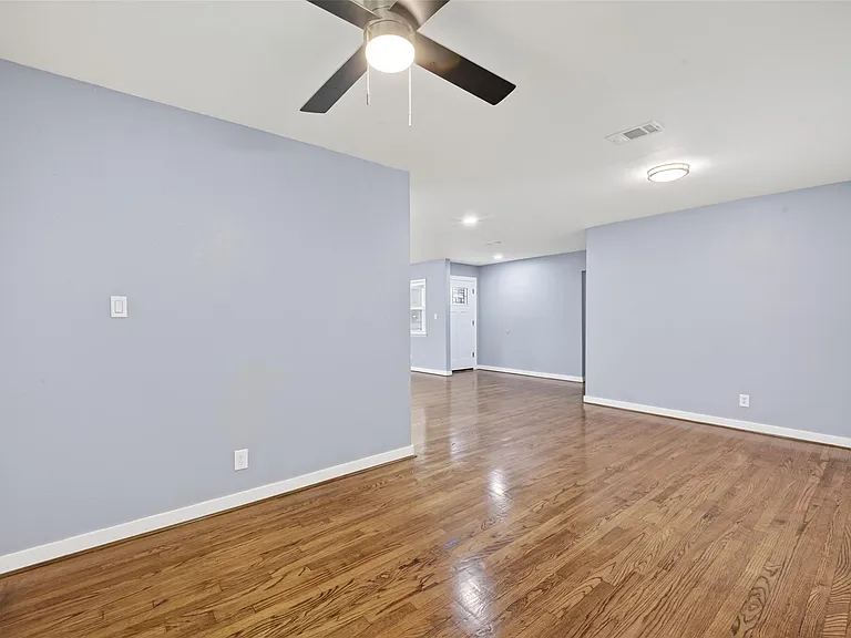 11226 Huggins Dr — Photo 17