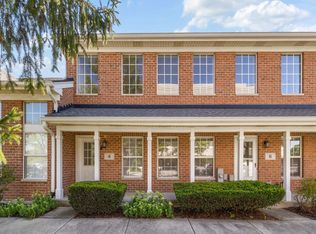 4 Waldorf Ct, Elmhurst, IL 60126