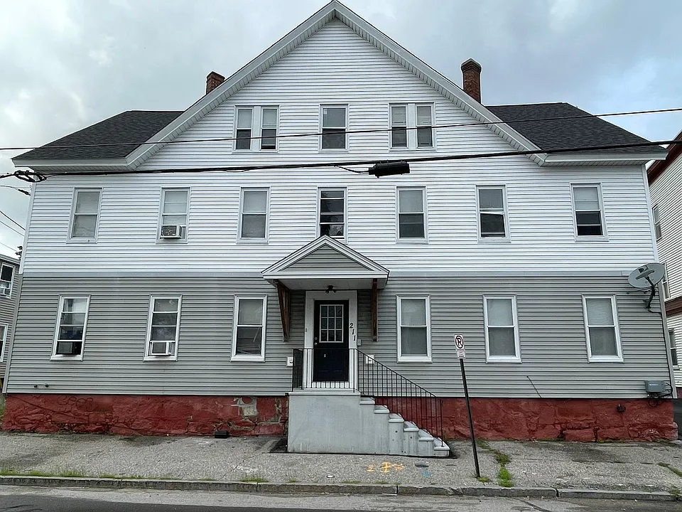 211 Douglas St