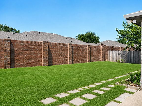 5th image of 1011 Waterview Dr