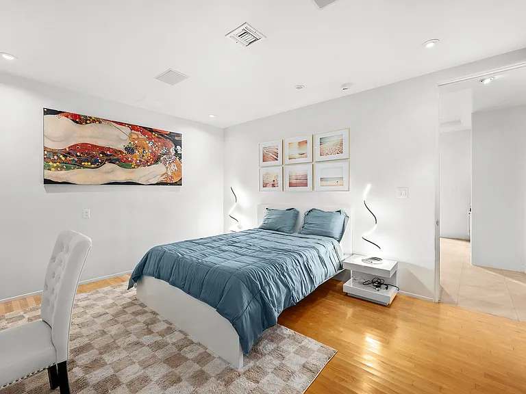 1368 N Doheny Pl — Photo 15