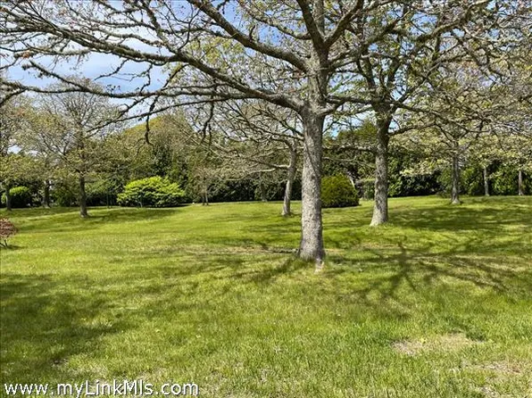 9 Marthas Way, Edgartown, MA 02539