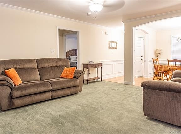 4th image of 7305 Cedarbrook Dr