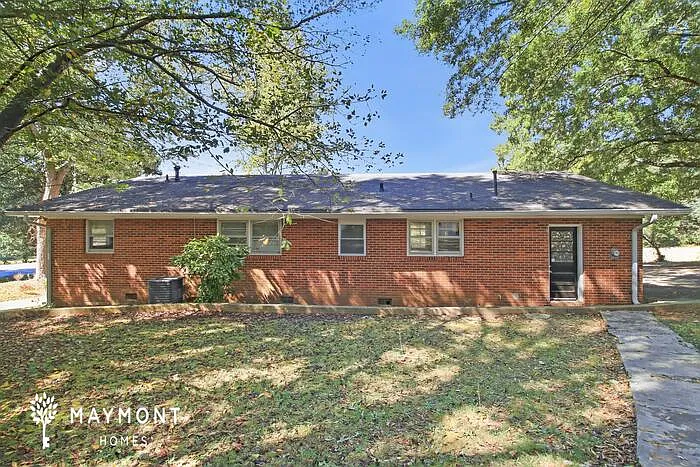 3 bed, 1.5 bath, 1316 sqft, $1,695 — Photo 3