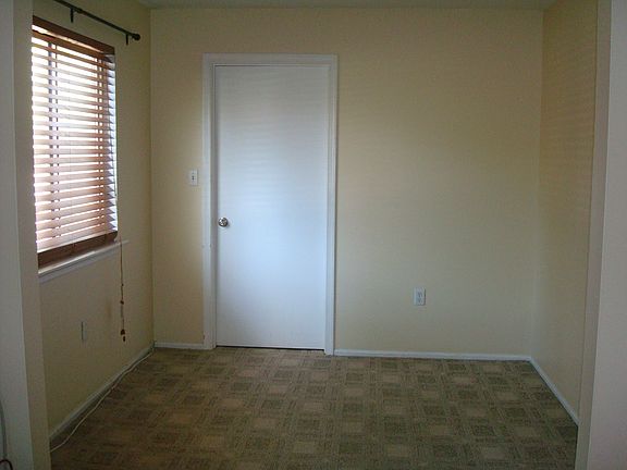 DINING ROOM/DEN/OFFICE