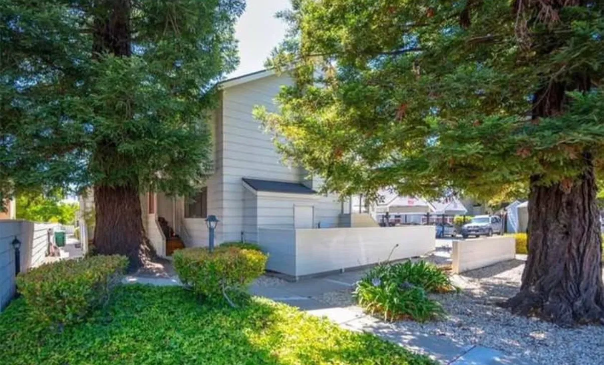 2 bed, 1028 sqft, $2,800 — Photo 2