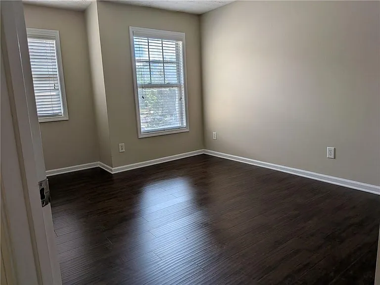 4624 Windale Dr — Photo 24