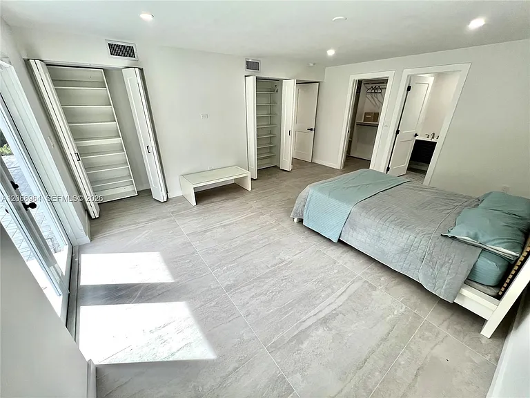850 NE 127th St — Photo 24