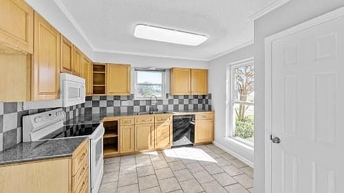 3rd image of 5165 Dueling Oaks Ave
