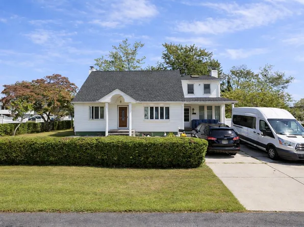 927 Jackson Ave #927, Lindenhurst, NY 11757