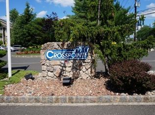 352 Crosspointe Dr, East Brunswick, NJ 08816