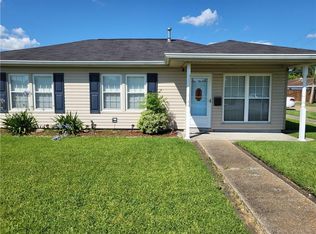 3245 Hero Dr, Gretna, LA 70053