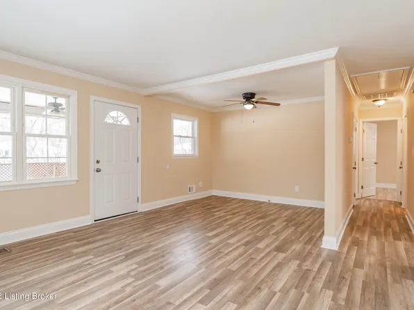 1707 Star Rest Dr, Louisville, KY 40272