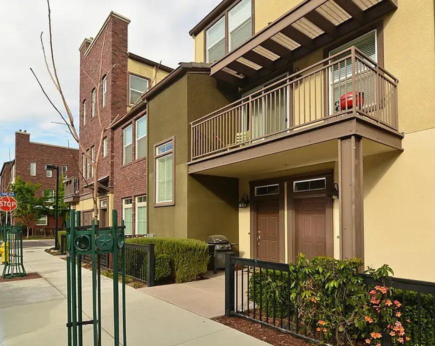 3 bed, 1626 sqft, $4,595 — Photo 2