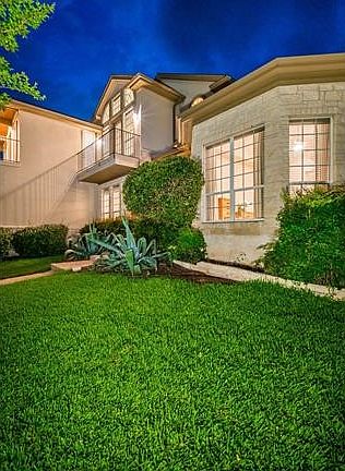 3rd image of 606 Flamingo Blvd