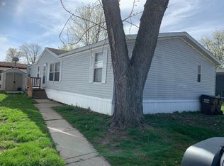 47 Country Club Blvd, Belleville, MI 48111