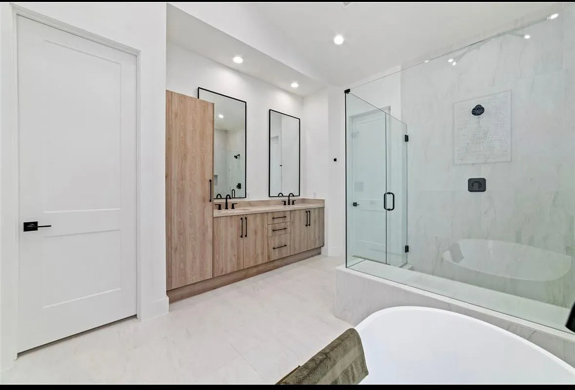 3 bed, 2257 sqft, $3,800 — Photo 4