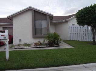 9666 Sunny Isles Cir, Boca Raton, FL 33428