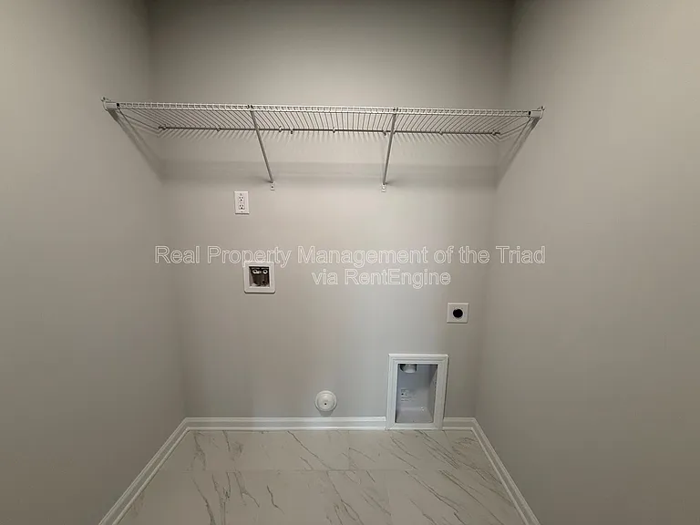 111 Oakdale Forest Ln — Photo 19