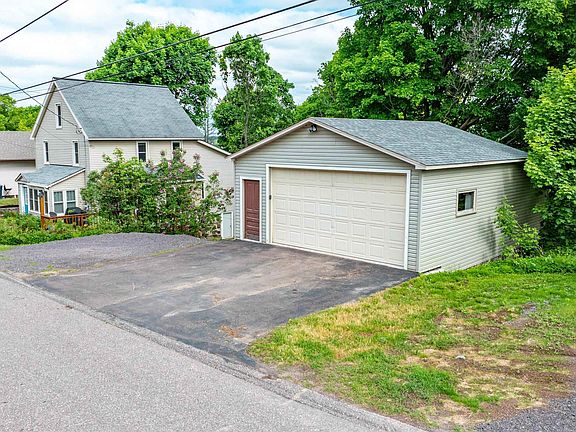 2nd image of 606 W Calverley Ave