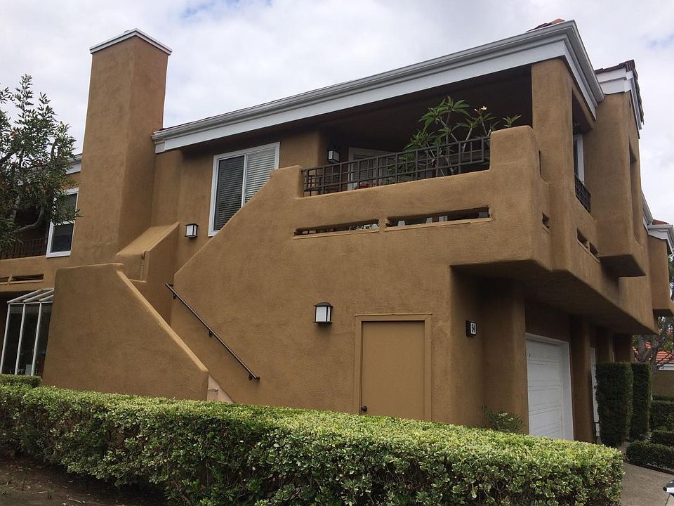 Private side entrance to unit.