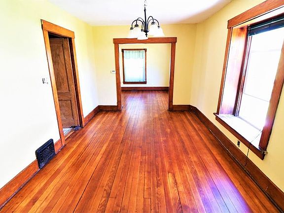 3rd image of 324 Ashland Ave