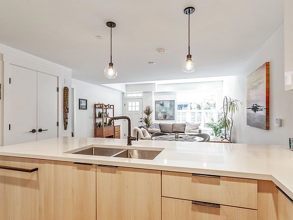 3rd image of 237 Ridgeway Ave #6